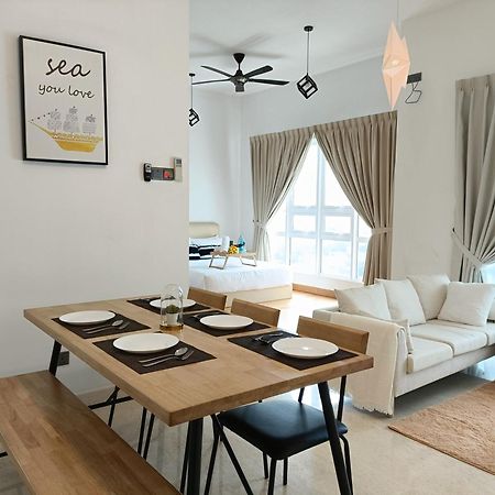 Appartamento Tritower By Antlerzone Johor Bahru Esterno foto