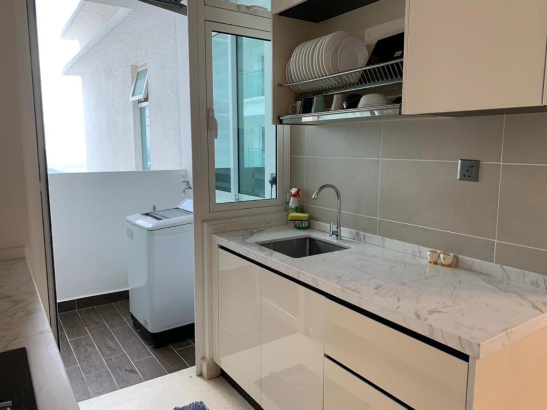 Appartamento Tritower By Antlerzone Johor Bahru Esterno foto