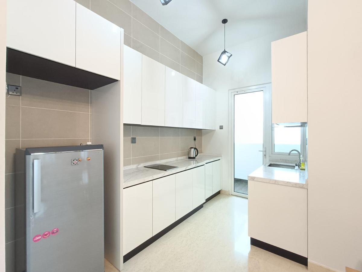 Appartamento Tritower By Antlerzone Johor Bahru Esterno foto