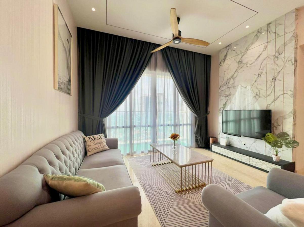 Appartamento Tritower By Antlerzone Johor Bahru Esterno foto