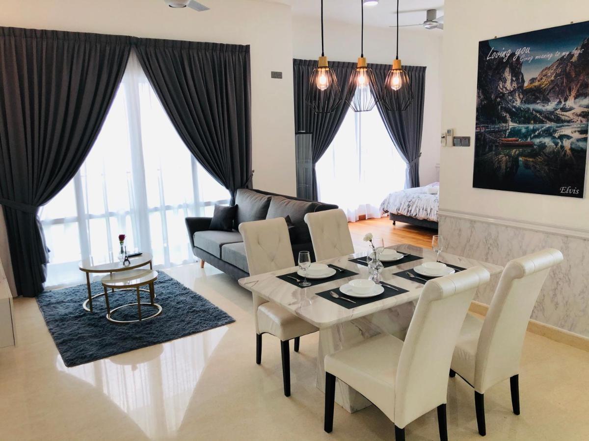 Appartamento Tritower By Antlerzone Johor Bahru Esterno foto